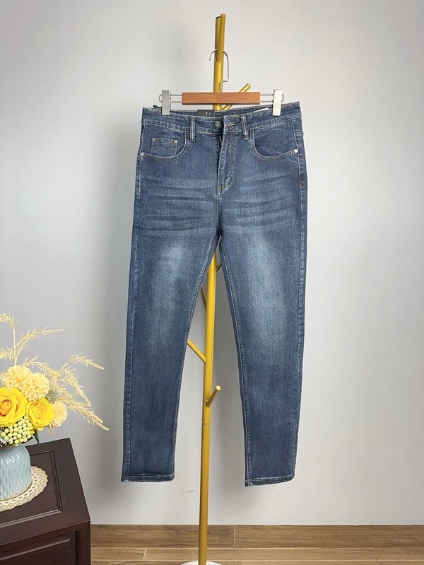 ブランドジーンズ背面デザイン